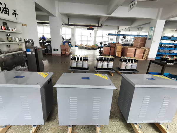 船用變壓器修（網）.jpg